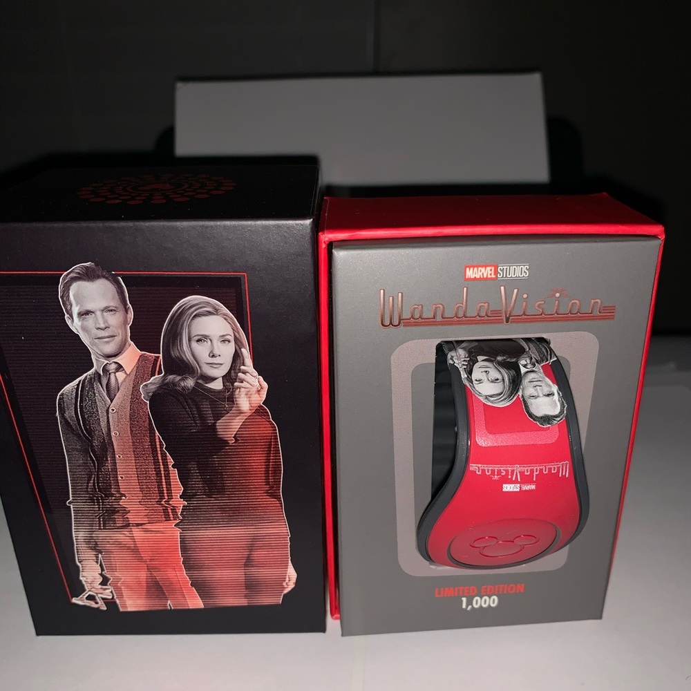 Disney parks Wandavision MagicBand LE1000